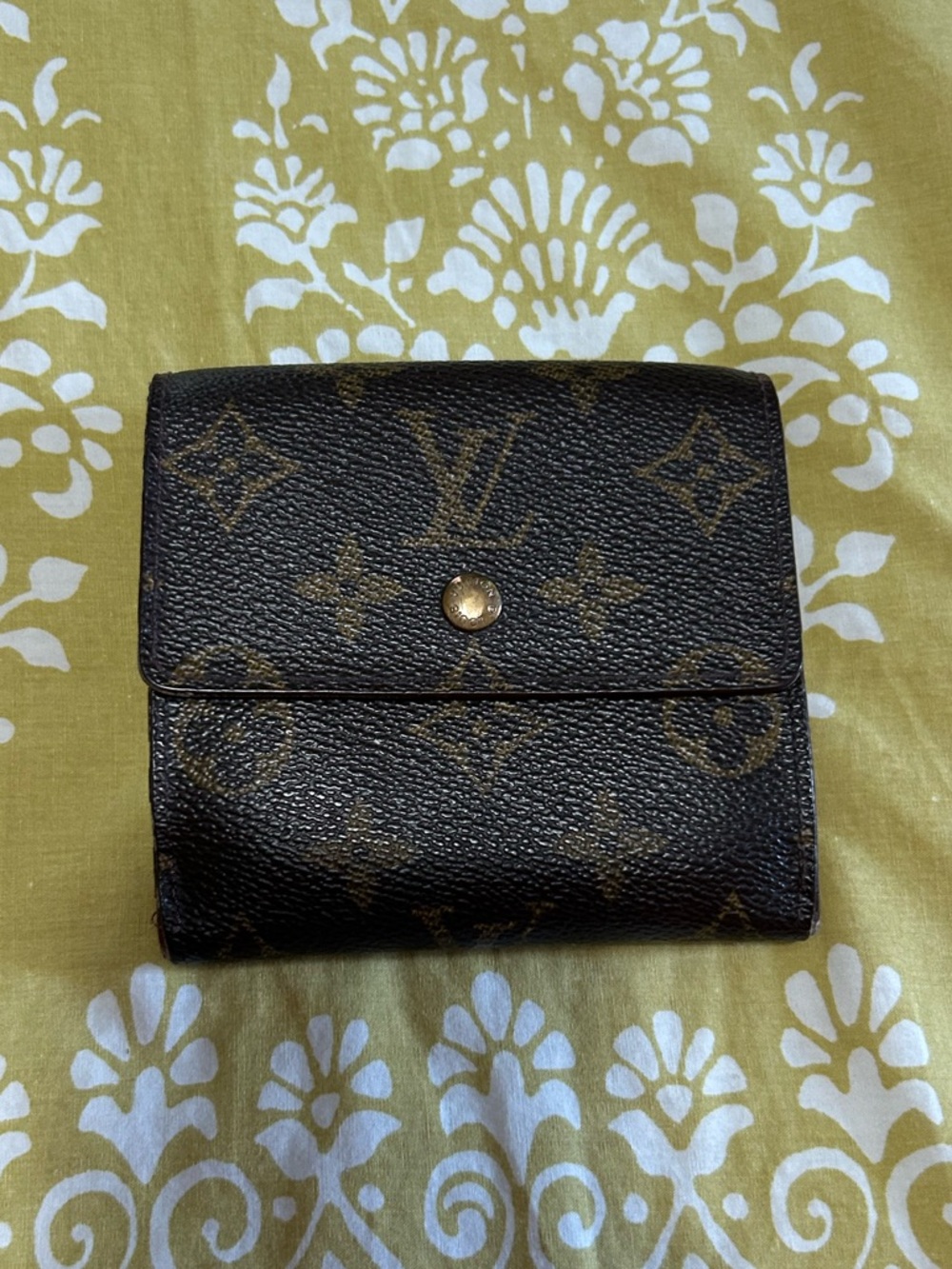 Louis Vuitton Monogram Compact Wallet in Brown with Gold Hardware. Excellent!